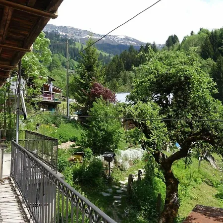 Apartment Spacieux Dans Traditionnel Avec Balcon Pour 5 Pers. A Areches-beaufort - Fr-1-342-146