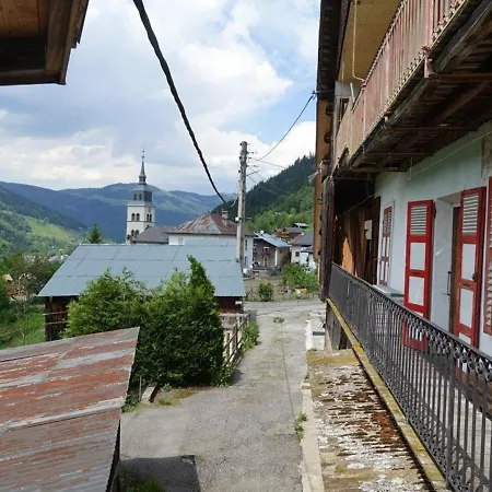 Apartment Spacieux Dans Traditionnel Avec Balcon Pour 5 Pers. A Areches-beaufort - Fr-1-342-146 *
