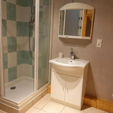 Spacieux Dans Traditionnel Avec Balcon Pour 5 Pers. A Areches-beaufort - Fr-1-342-146 Apartment *